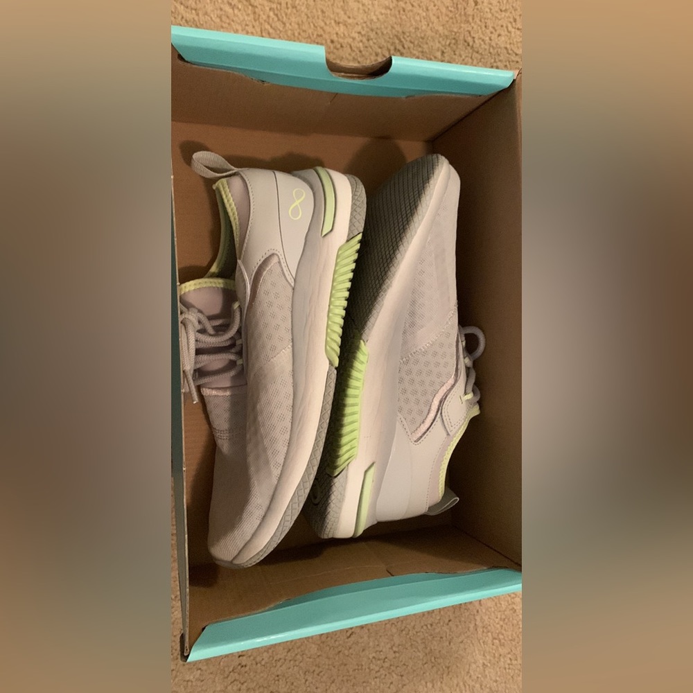 Brand new Cherokee Nursing sneakers. Only wore a handful of times. Size 8 1/2.
